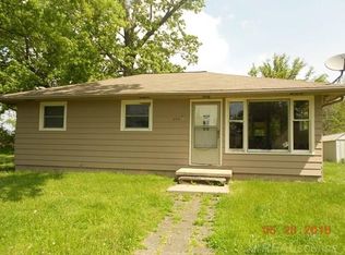 392 S Parkway Dr, Algonac, MI 48001