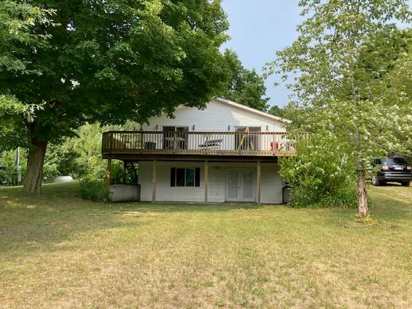 6700 S Lorne Dr, Pentwater, MI 49449
