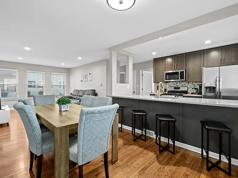 1703 W Catalpa Dr — Photo 4