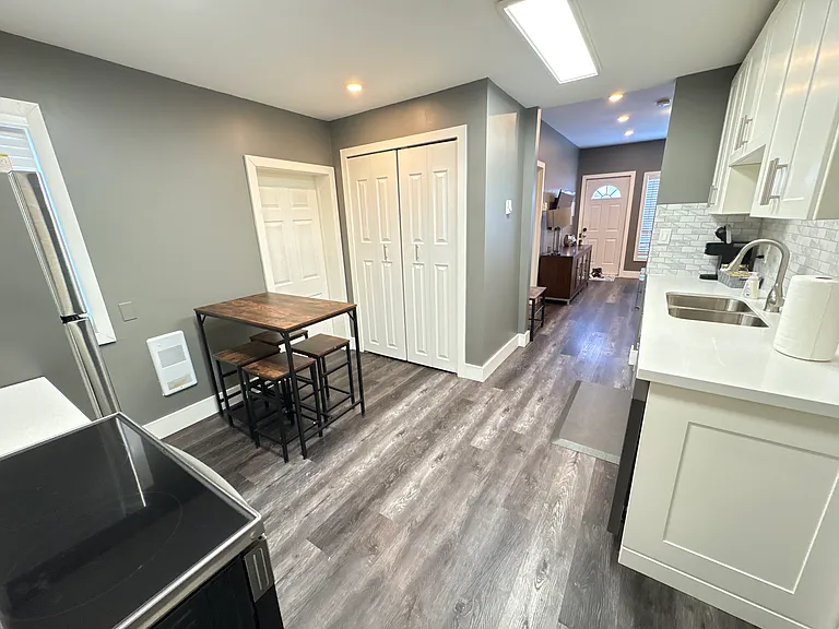 212 Rosslyn Ave N — Photo 5