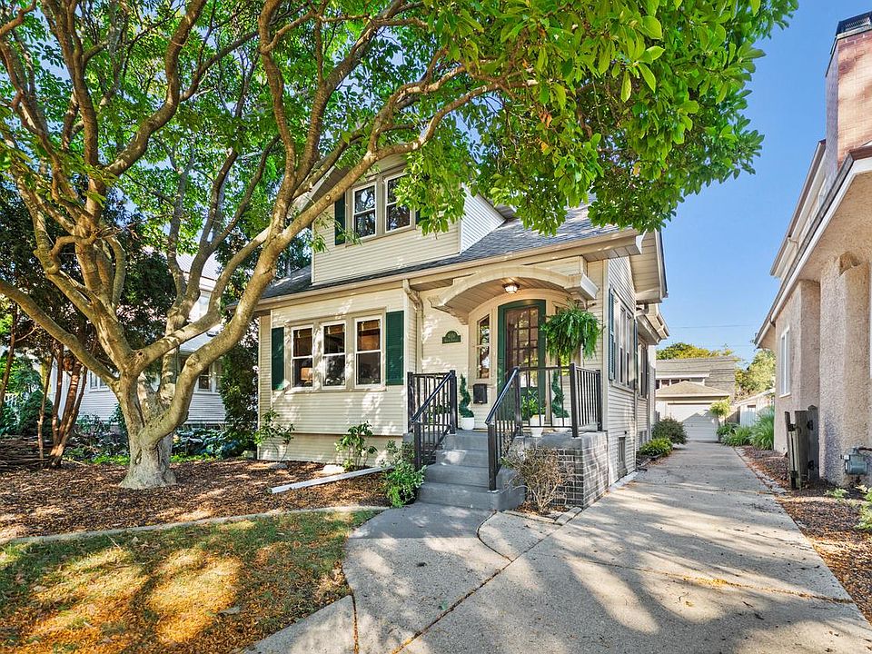 1st image of 4056 North Farwell AVENUE