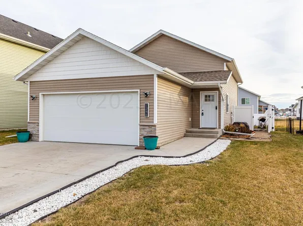 7346 24th St S, Fargo, ND 58104