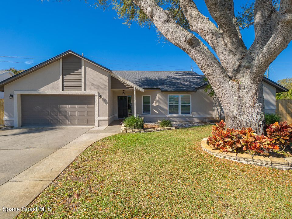 1st image of 425 Island Oaks Pl