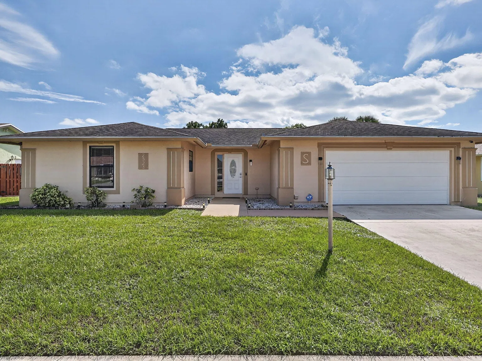 4 bed, 2.0 bath, 1748 sqft, $3,400 — Photo 1