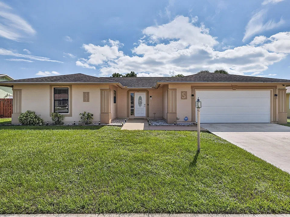 2523 Doral Way
