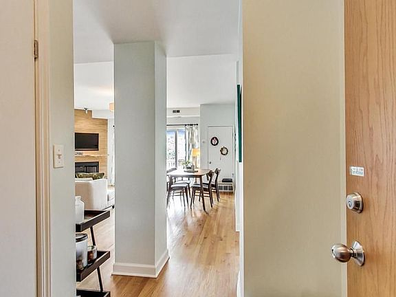 2nd image of 2158 W Grand Ave Unit 203