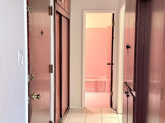4th image of 929 Elm Ave APT 4