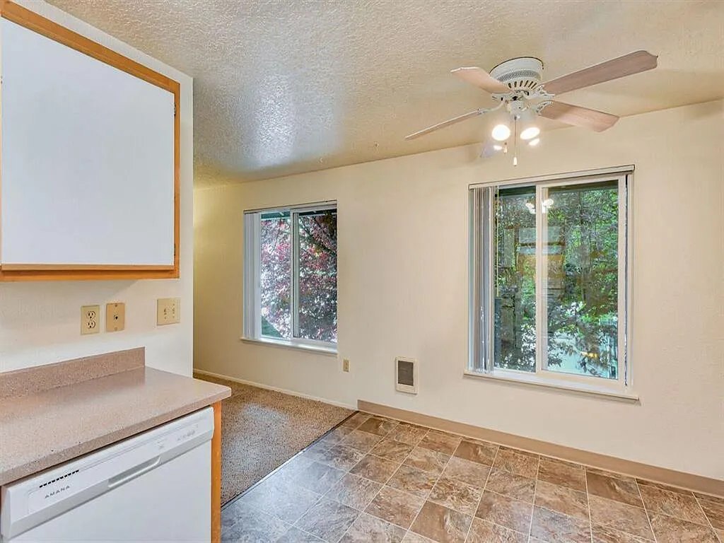 Harmony Court Apartments — Photo 4
