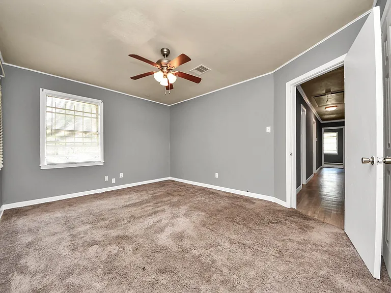 3214 Tuam St — Photo 28