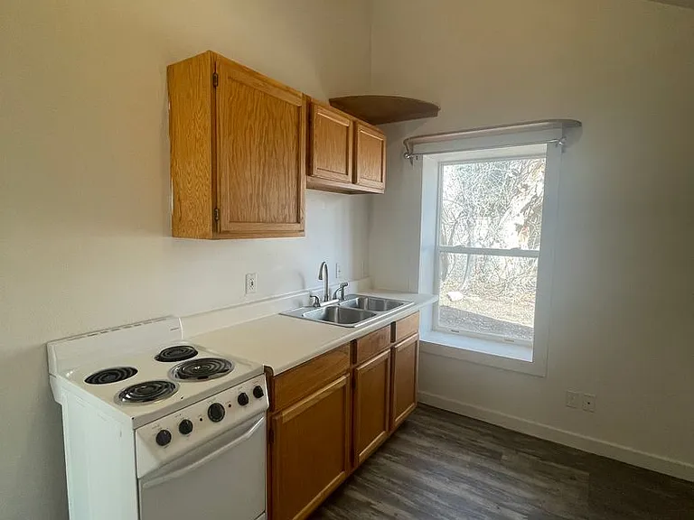 1214 Remington St — Photo 2