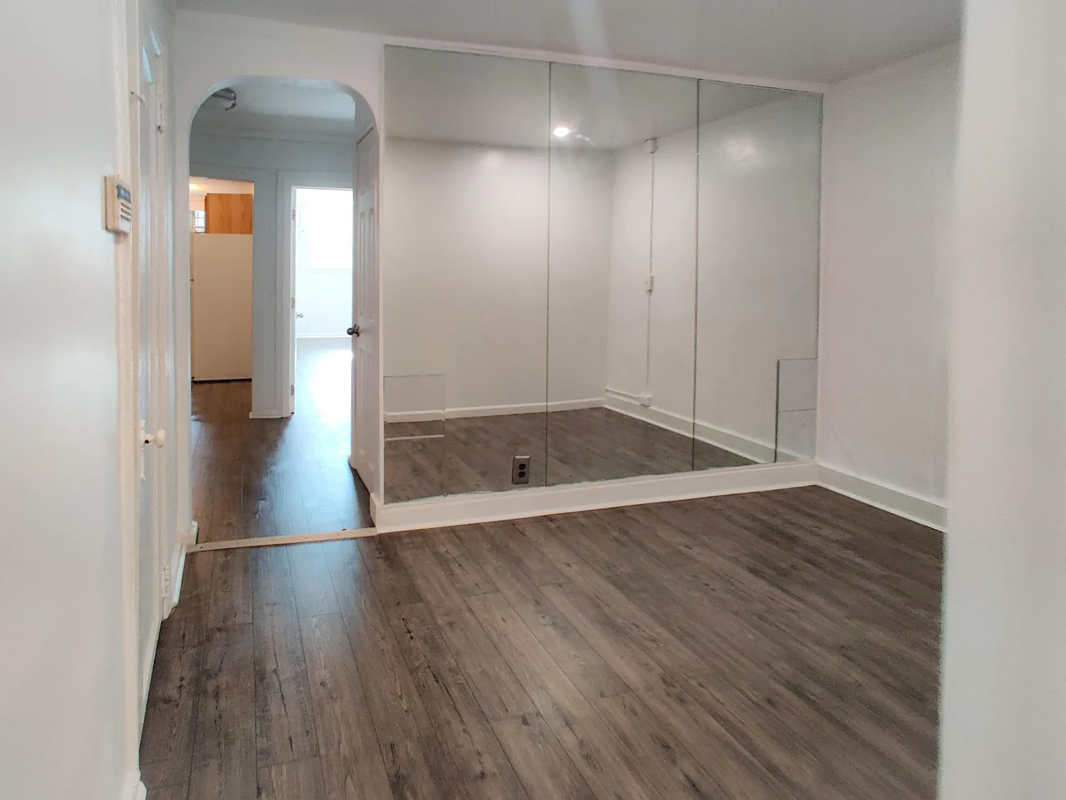 3 bed, 2.5 bath, 1300 sqft, $1,900 — Photo 4
