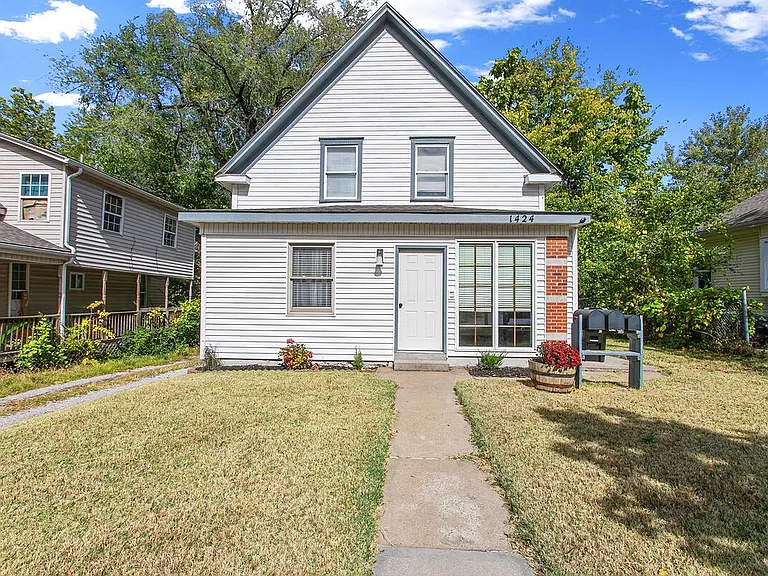 1424 W Walnut St #A — Photo 2