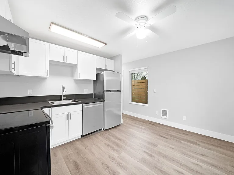 The Alexander Apartments — Photo 17