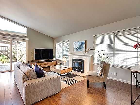 4th image of 2433 Apsis Ave