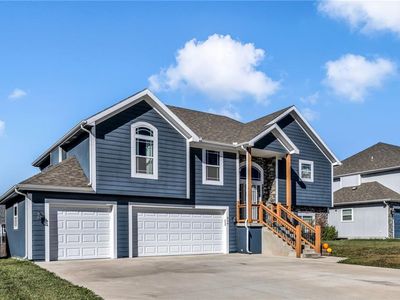 824 N Hickory Dr, Tonganoxie, KS, 66086