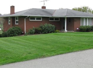 958 Carlton Dr, Bentleyville, PA 15314