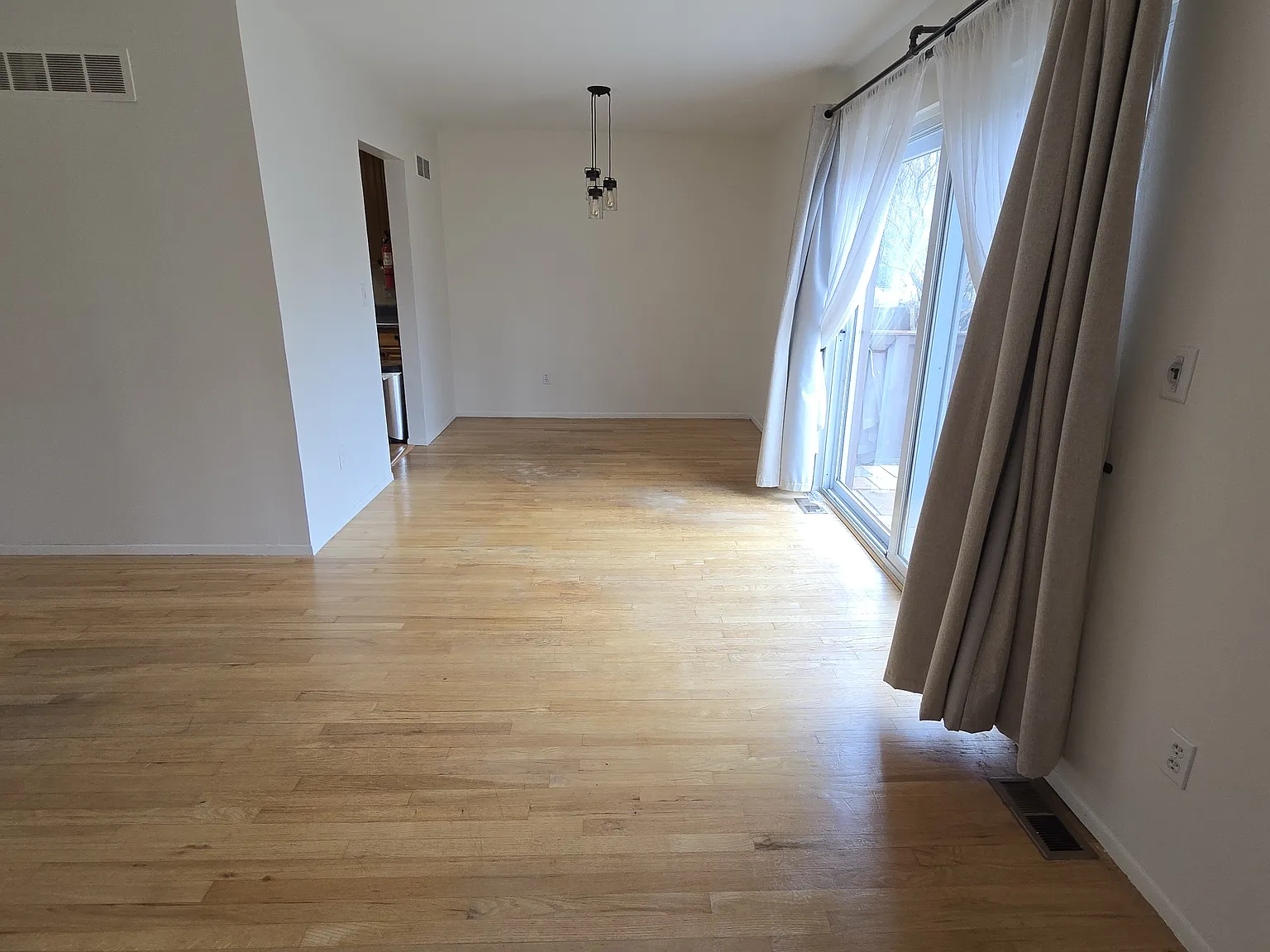 2 bed, 1176 sqft, $1,800 — Photo 4