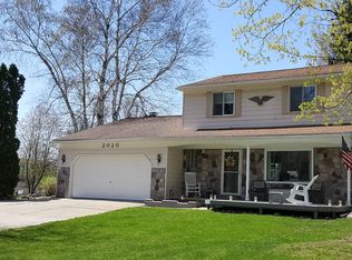 2020 Sherwood Ct, Ortonville, MI