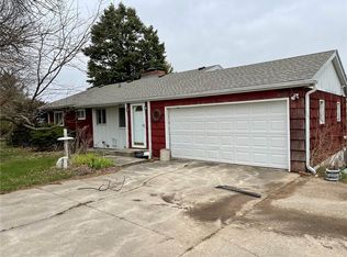 2422 Olive Branch Rd, Marshalltown, IA 50158