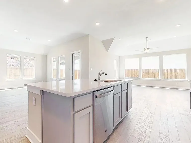 1432 Lawnview Dr — Photo 10
