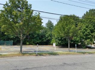 287 Jericho Tpke, Floral Park, NY 11001