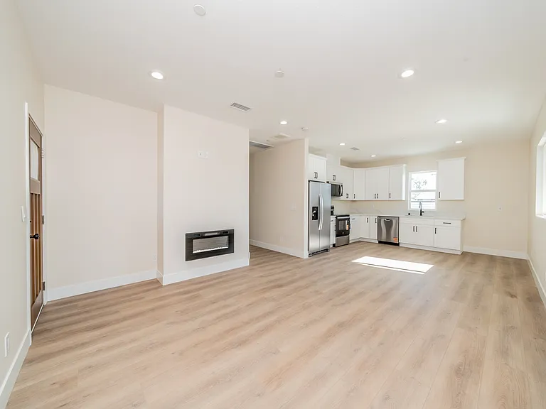 11186 Vernon Ave #B — Photo 4
