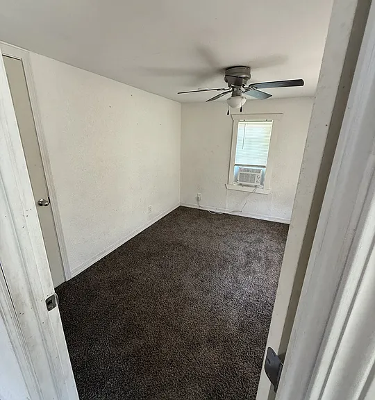908 S Elm St — Photo 8