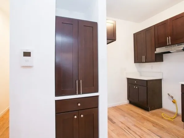 194 Vernon Avenue image 7 of 22