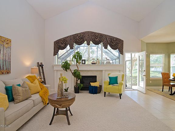 3rd image of 805 Bonaire Cir
