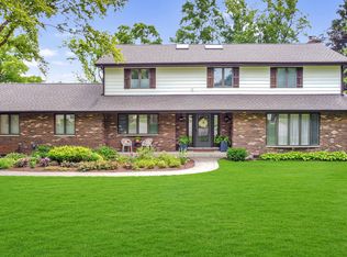 635 E Glendale Rd, Libertyville, IL 60048