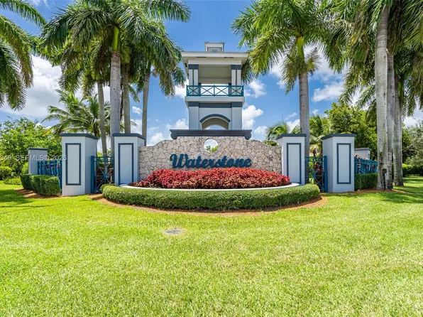1002 NE 41st Pl, Homestead, FL 33033