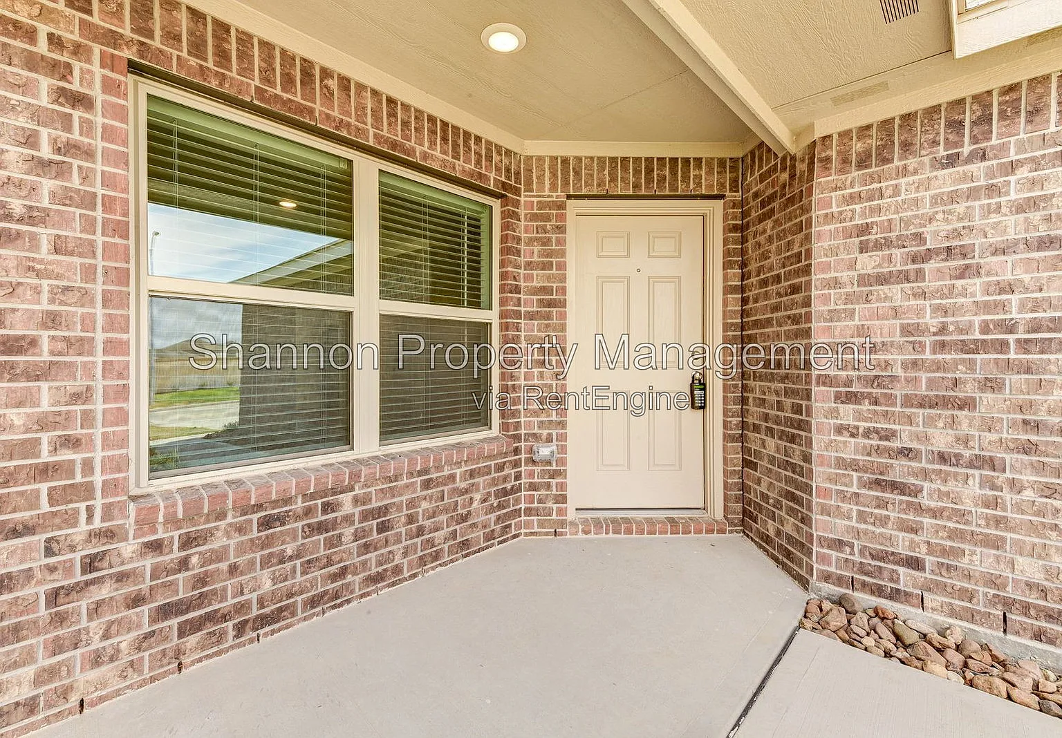 4 bed, 2.5 bath, 1851 sqft, $2,100 — Photo 3