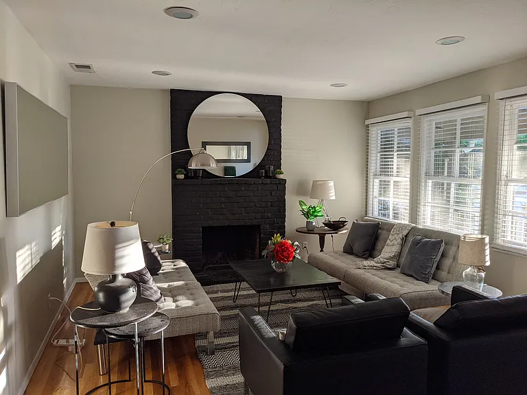 805 Sycamore Dr — Photo 2