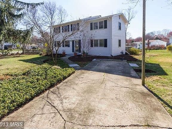 3rd image of 2544 Marymount Ln