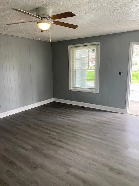 2 bed, 936 sqft, $925 — Photo 2