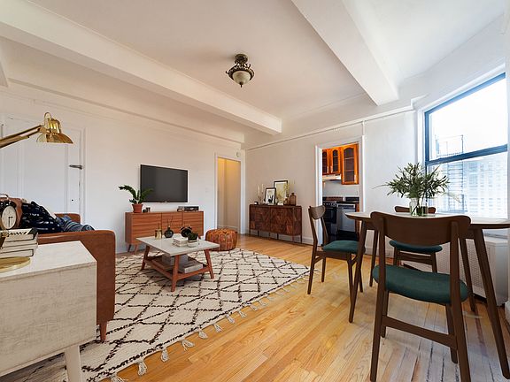 4th image of 244 W 72nd St #10C2