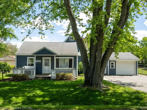 9034 Elmhurst Ave, Plymouth, MI 48170