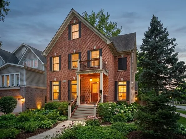 219 N Huffman St, Naperville, IL 60540