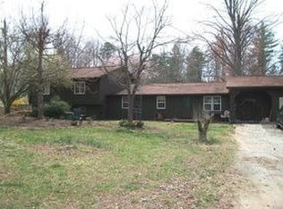 1888 Creekside Pl, Lenoir, NC 28645