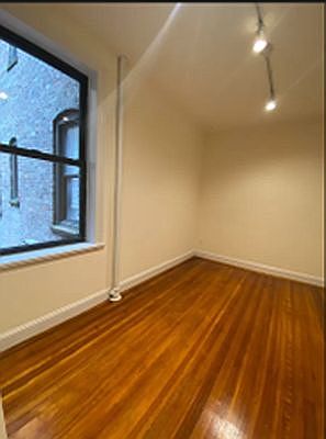 3rd image of 231 E 50th St APT 4C