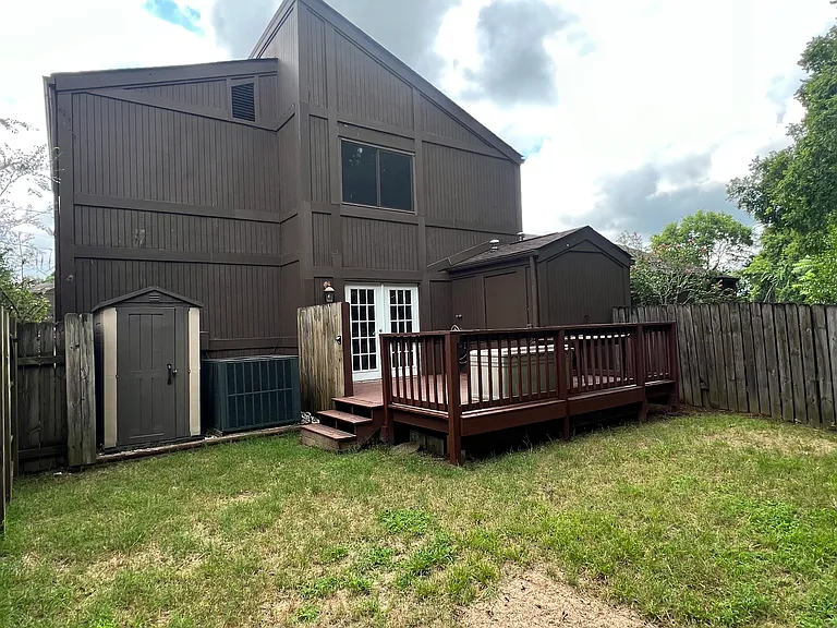 110 Doral Ct — Photo 21