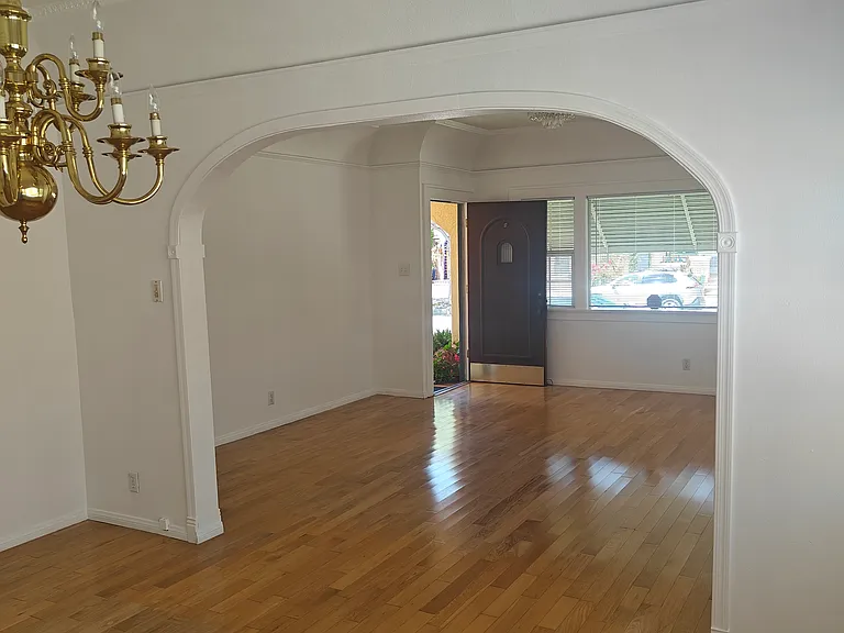 234 Roswell Ave — Photo 8