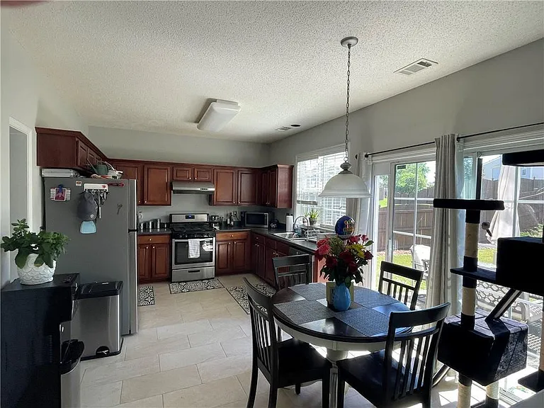 8960 Friarbridge Dr — Photo 7