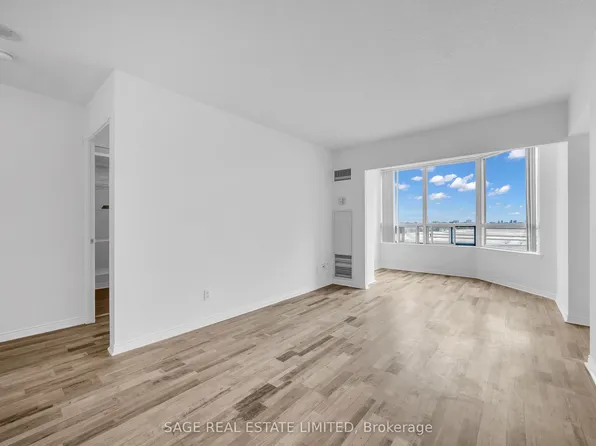 135 Hillcrest Ave, Mississauga, ON