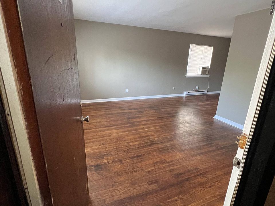 1st image of 825 W 35th St APT A