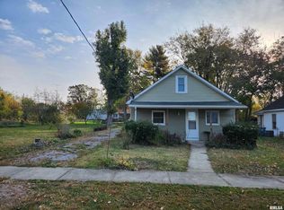 608 S Locust St, Sesser, IL 62884