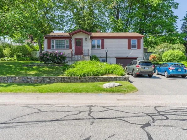 8 Scenic View Dr, Smithfield, RI 02917