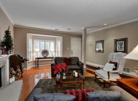 3rd image of 6 Holmes Ln