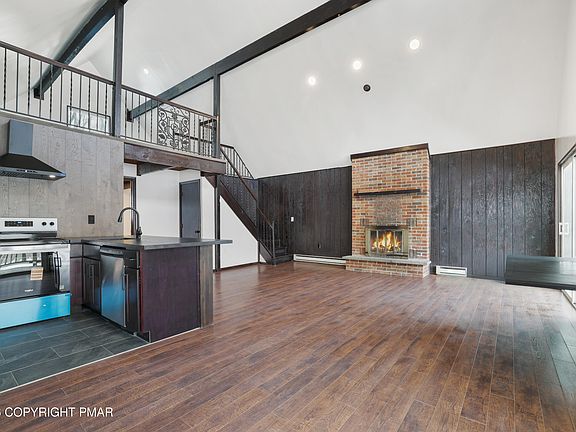 3rd image of 1095 Deer Run E