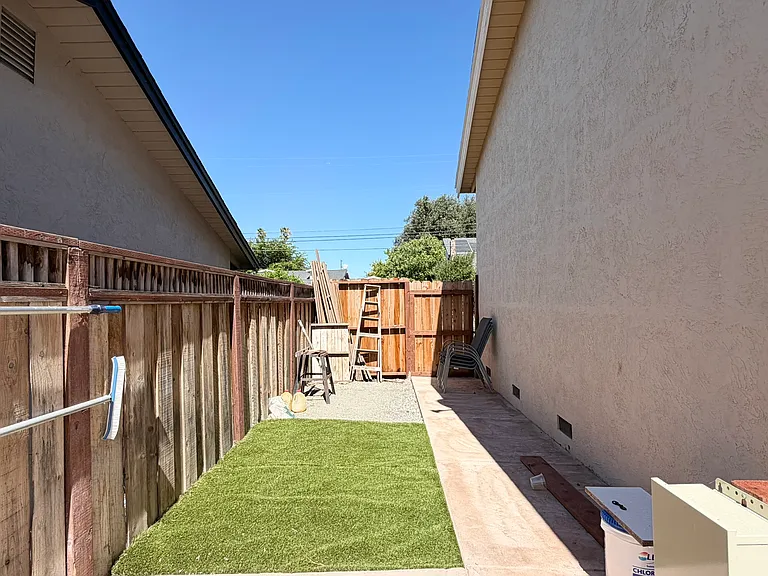 3695 Sanford St — Photo 30